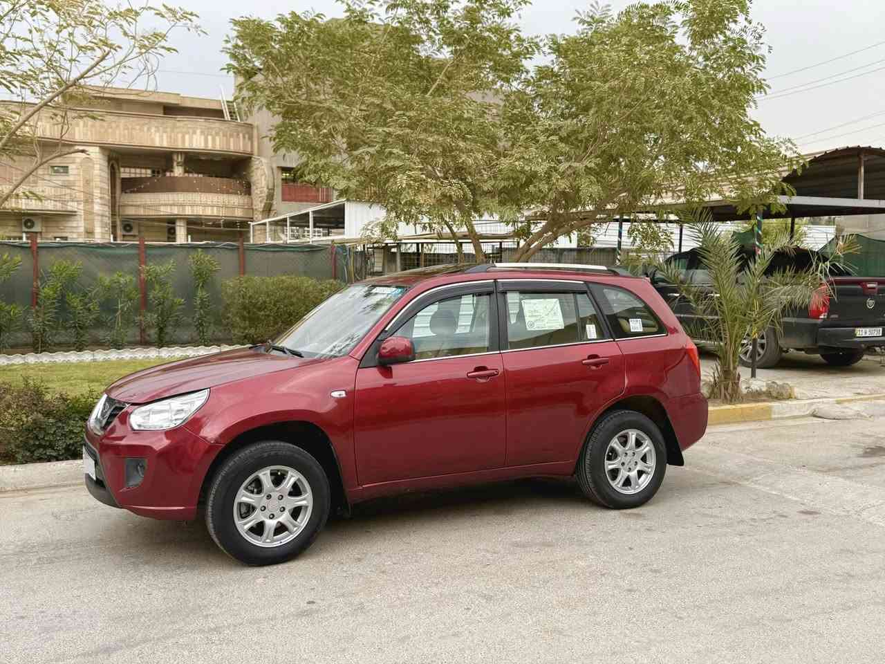 السلام عليكم للبيع شيري تيكو موديل 2014 سياره جديده مكفوله لاضربه ولاتبديل مكينه 2000 وكير مكانيك  كلها على وضع الشركه بأسمي رقم انكليزي تحويل مباشر تخم تاير جديد صدر امامي وخلفي جديد كهربايتها كلها تشتغل ماشيه 62الف حقيقيي  الرقم ***********العنوان بغداد شراي يتصل
