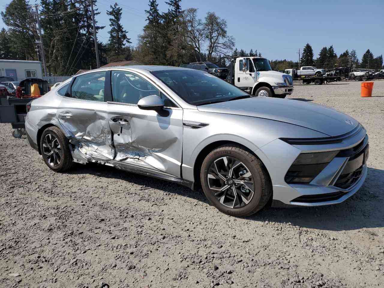 سلام عليكم سونتا 2024 اني مستوردة وتصليح درجه أولى   لونه رصاصي فضي  وارد امريكي حادث مرفوق بل منشور موضح ماشيه ١١ ألف رقمه بغداد أنكليزي  بأسمي  مكاني حي أور سبع قصور رقم الهاتف 
‎0772 144 6953  السعر ٢٠٥ وبيه مجال Colombo, Sri Lanka
