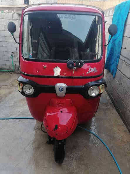 السلام عليكم ورحمة الله وبركاته تكتك بياجو للبيع موديل ١٨ نضافة فول كله على وضع الشركة تكتك ابلادية  بالواقع احلى من الصور مابيها لا اخياس ولا طسة ولا اي نقص كهربائيات شغالة محرك شغال دوشمة مرتبة أوراق السعر ٢٠٠ وبيها مجال العنوان بعقوبة المفرق للإستفسار الاتصال ع هذا 0774 065 4356
