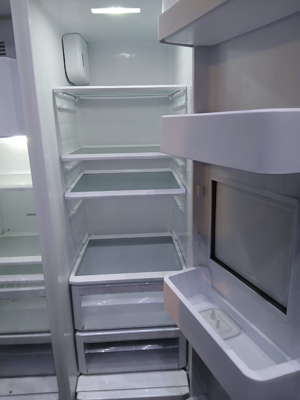 ثلاجه سامسونج فول موصفات بابين + براد ثلج جديده ممستعمله شي بسيط السعر ٦٠٠ دولار العنوان الدوره ابو طياره الرقم 
***********
