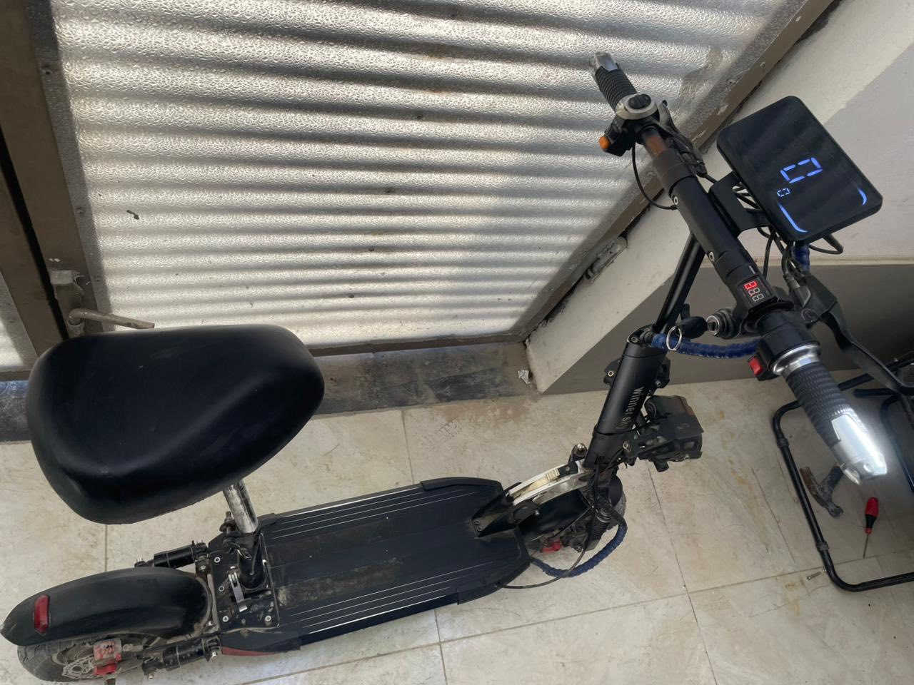 سكوتر للبيع السعر 450و المواصفات 3بطاريات و ٣ سرعات و السرعة ٦٠ يمشي ٦٠كم هورن اشارة يمين يسار و اضائة زنون تاير جبلي + مقعد يتحول الى دراجة +رماش +شاشة ذكية+تقيس السرعة والنسبة للشحن + والكيلوات + بصمتين + مفتاحين + بريك امامي خلفي +قفل من خلال البصمة ونمط القفل والفتح من المفتاح و السويج+ستاند لتوقيف الاسكوتر +دبلات مقاومة ل الحفريات والطسات+ يتحمل ١١٥كيلو + جديد استخدام ٣اشهر جديد +الموقع شارع فلسطين المهندسين


**إذا كنت صاحب هذا الإعلان وتريد حذفه لأي سبب، رجاءا أرسل رسالة إلى الدعم الفني**