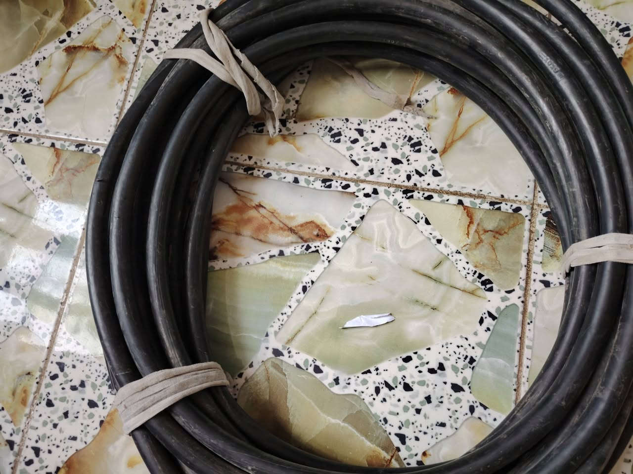 كيبل 4*10  اربع خطوط نحاس 21متر
مستعمل قليل كدام عينك بصوره
قيم واخذ بل يرضه الله بي
العنوان# الحسينيه الراشديه
***********
