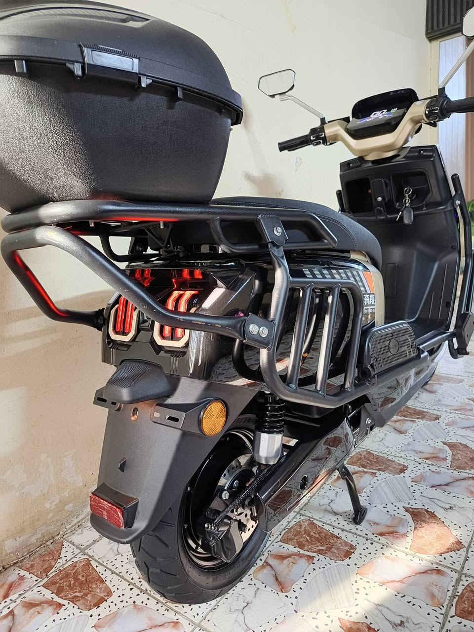 السلام عليكم ورحمة الله وبركاتة...
دراجة كهربائية نوع Benbao  موديل 2025بعدهة جديدة اخت الزيرو...

ملف 2000W

بطارية ليثيوم فوسفات الحديد 30A

72V

4تحويلات سرع eco... Normal... draeve... Sport

 السرعة 85

نظام البكRالرجوع الى الخلف

نظام البارك p

شاشة TVTديجيتال نظام تحديد الأعطال والتنبيه

تشغيل سويج +بصمة+جهاز الانذار وقفل الامان

لايت عالي ناصي زنون... سكن لايت لد شمعة... نشرات متغيرة الالوان... دبل اشارة... سطاب لايت شمعة... اشاير يمين يسار...هورن

درع محيط بلدراجة للحماية

مساحة تخزين واسعة جدٱ+جنطة خلفية اضافية

بريك امامي خلفي دسك هيدروليك نظام Abs

تايرات حجم ،12

طلاعات جانبية

منفذ شحن USB

السعر (مليون) وبيهة مجال للشراي

العنوان العطيفية قرب جامع براثا

رقمي ***********
