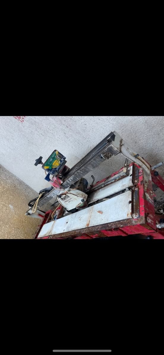 قاطعه نرمر كوارتز طول مترين و 60. عرض 60سم استخدام قليل   اخوان ماخذه 22ورقه.    بيع مستعجل السعر مليون وربع وبيه مجال عنوان بغداد ***********
