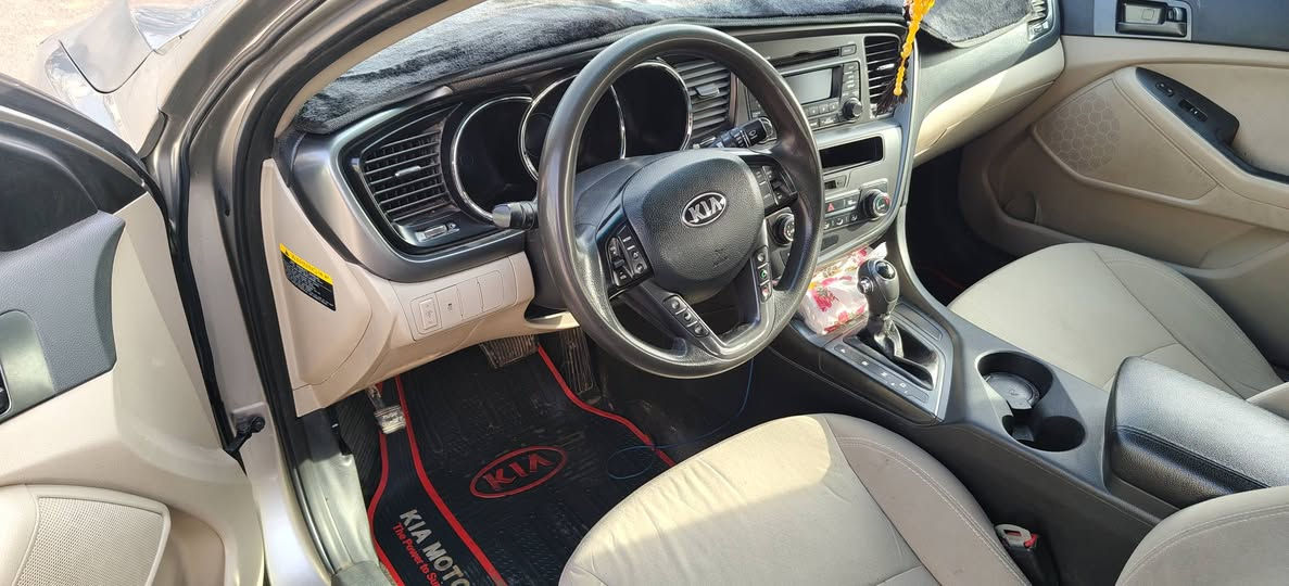 للبيع كيا اوبتما موديل 13 امريكي ،،السعر117,,نص فول ،،بيها حافة البونيد صبغ ،،بيها كابون ،،ماشية 89ميل،،***********,,
