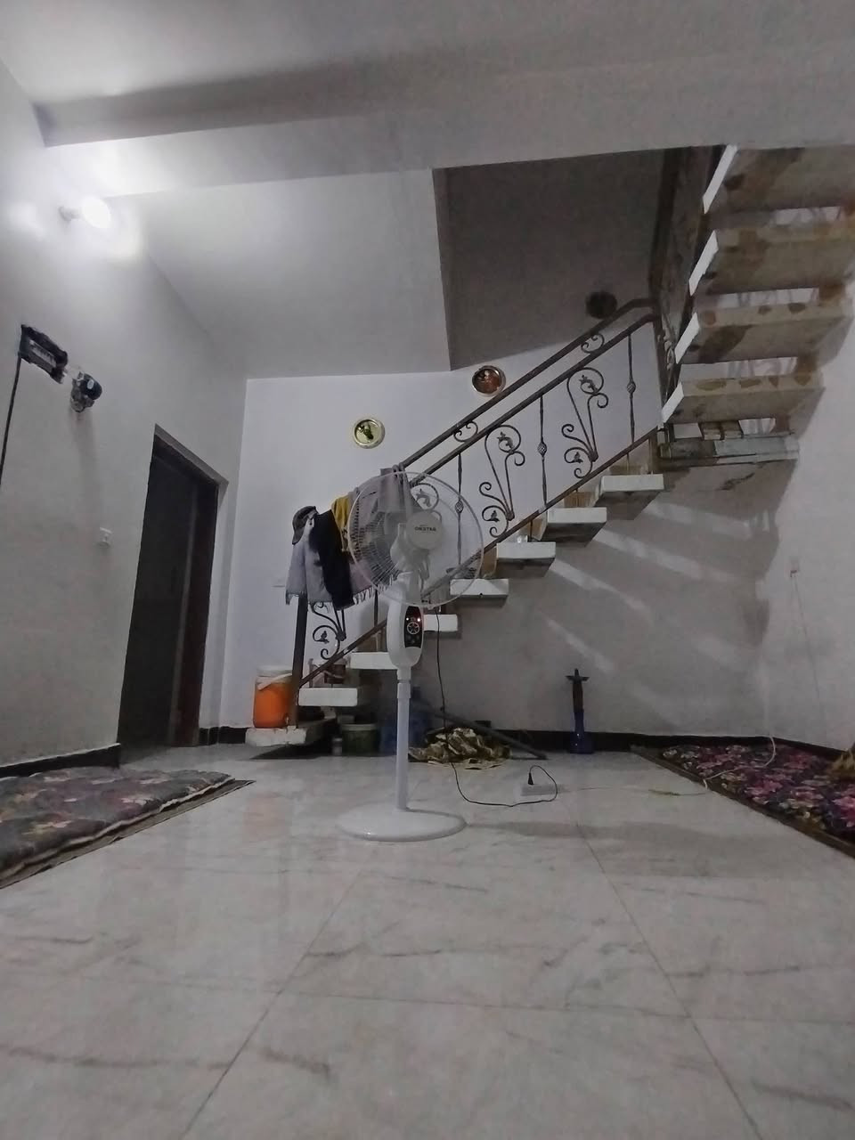 السلام عليكم بيت لبيع طابو صرف المساحه 100 متر شرك 5 ،،،،20: يتكون من غرفه وصاله ومطبخ وحمام ومنور بدون استقبال وبي ساحه بيت نظيف وتبليط ومنطقه هادئه كلش وكل الخدمات العنوان مقابيل حايط الزراعه حي اللبان او حي الموظفين السعر التصال ع الرقم
استفسار ع ***********
