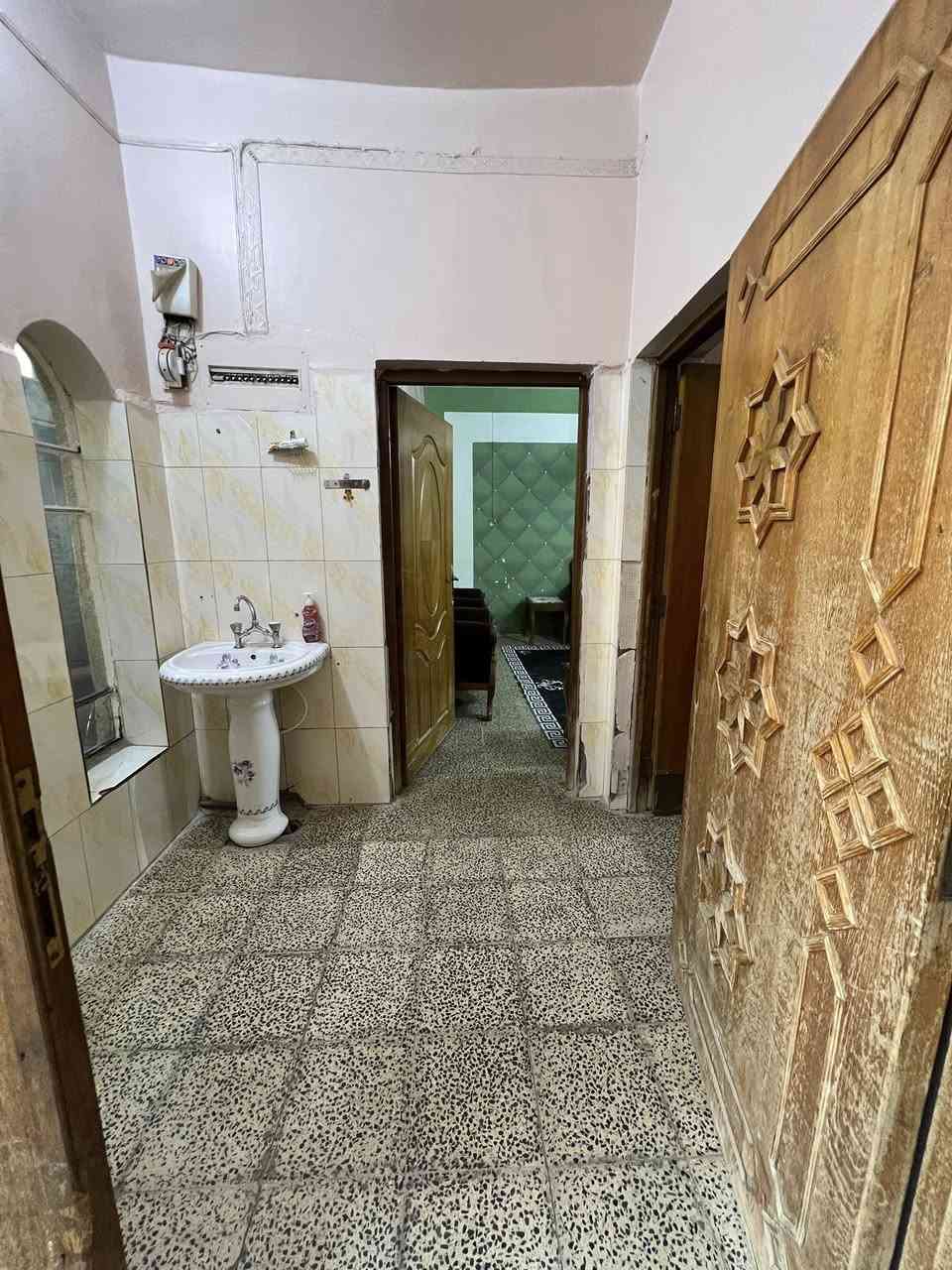 السلام عليكم
للبيع دار ملك صرف 200م طابقين في حي الشهداء 
يحتوي على أربع غرف منام و استقبال و هول وصالة ومطبخ وحمام داخلي وصحيات خارجية.
للاستفسار اكثر اتصل على الرقم 👇
*********** أو مراجعة مكتب آدراك للمحاماة والعقار أو المراسلة عبر الصفحة
