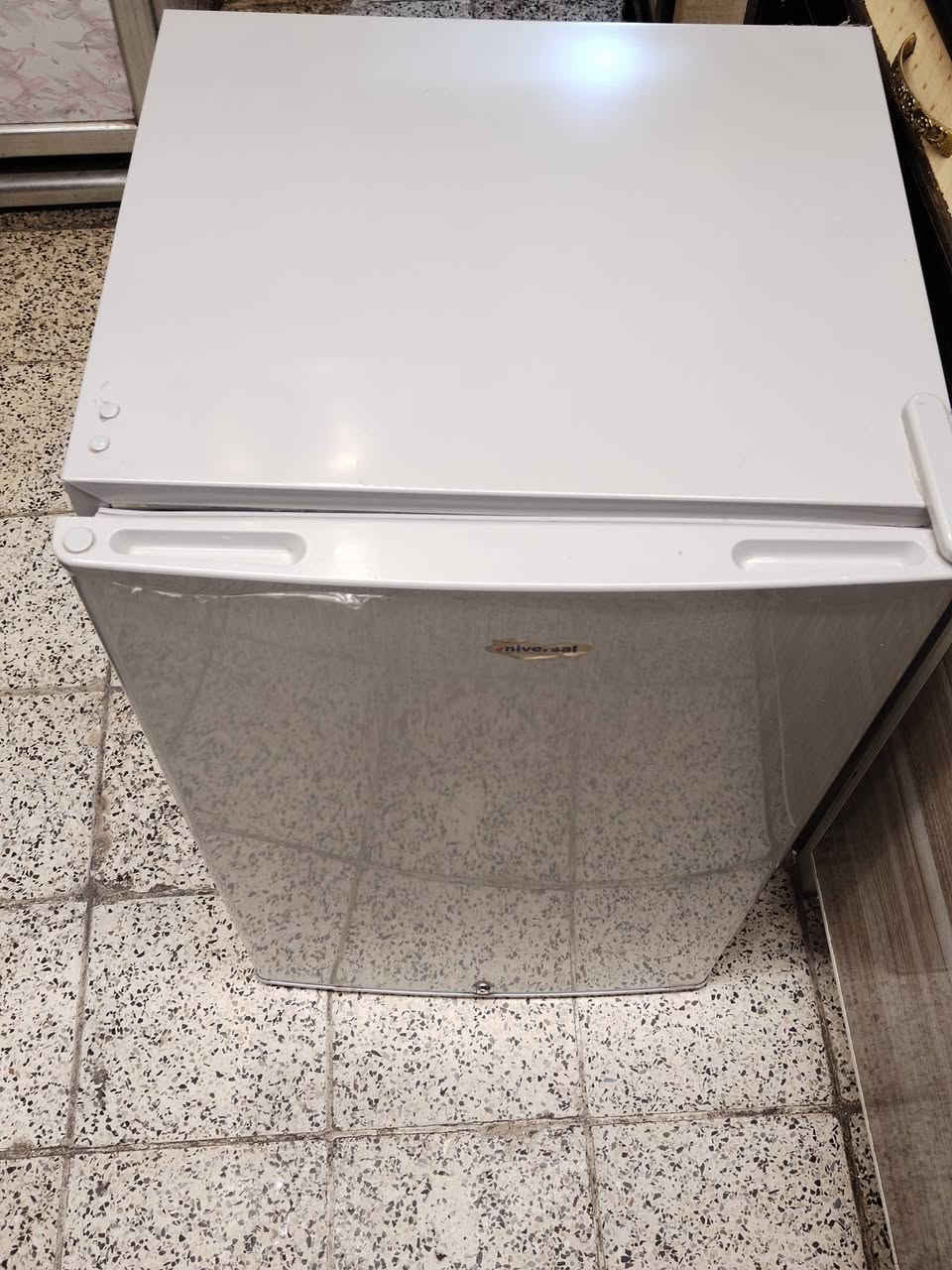 سلام عليكم ثلاجة صغيرة للبيع شرط ماداخلة تصليح تجميد فوووووول الشراي قبل ميجي اشغلهة الة يريد من يجي ياخذهة يشغلهة بيدة اقتصادية بل كهرباء قطرة خياس مابيهة تجي تاخذهة من البيت مكاني حي العامل 85وبيهة مجال بسيط حك الجية ***********
