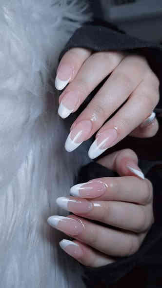 عروض البلاك فرايدي من صالون وحمام حرير 
كل انواع قصات الشعر ٥ 
شسوار ٥ 
الويفي ٧ 
حف الوجه ٥ 
شمع الوجه ٥ 
صبغة الحاجب ٣ الف 
تنظيف البشرة بجهاز الهايدرفيشيل ١٥ الف 
عروض التاتو 
مسح حاجب ٢٠ الف 
تاتو بلوك ٣٥ 
توريد شفايف ٢٥ الف 
عروض الاضافر 
جل اكستنشن مع جلش ١٧ الف 
جل اكستنشن فل دزاين ٢٠ الف 
جلش يد او قدم ٥ الف 
منكير تنظيف اليد بالمقشرات والماسكات ٥ 
بديكير قدم ٥ الف 
شمع البرافين يد او قدم ٥ الف 
عروض قسم الشعر 
معالج بالليزر ١٥ الف 
معالج الكافيار ٢٠ الف 
صبغ الجذور ١٥ الف 
صبغ شعر ٢٠ الف 
تخصيل الشعر ٣٥ الف 
متوفر في صالون حرير غسل اللون يعني يتغير اللون بدون بلوندر بدون ميتعب الشعر
قسم الميكاب 
مكياج بسيط ٢٠ الف 
مكياج قوي ٢٥ الف 
تسريحة بسيطة ١٥ 
تسريحة كاملة ٢٠ 
عروس ١٥٠ الف 
عروض حمام حرير 
حمام مغربي يشمل بخار وساونا ومراحل كثيرة من التقشير وتنعيم الجسم ٣٠ الف 
حمام مغربي يشمل ساونا بخار مساج ومراحل من التقشير والتعيم للجسم ٤٠ الف 
حمام مغربي يشمل جاكوزي ساونا بخار مساج ومراحل كثيره من التقشير والتنعيم والتبييض ٤٥ الف 
كما متوفر في حمام حرير نقش حنه 
نقش لليد ٥ الف 
نقش القدم ٥ الف 
نستقبلكم يوميا بكل حب من الساعة ١١ صباحا حتى الساعة الثامنة مساءا 
العنوان بغداد علي الصالح شارع جامع الزغل البناية المقابلة للجامع الطابق الاول صالون حرير الطابق الثاني حمام حرير للحجز والاستفسار الاتصال على الرقم ***********  ***********
