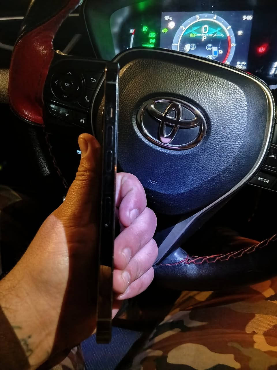 ايفون ١٢برو ماكس ذاكره ٢٥٦ مبدل شاشه وضهر مكسور بطاريه ٧٨ فيس ايدي واكف سعر ٣٠٠ الف
***********
