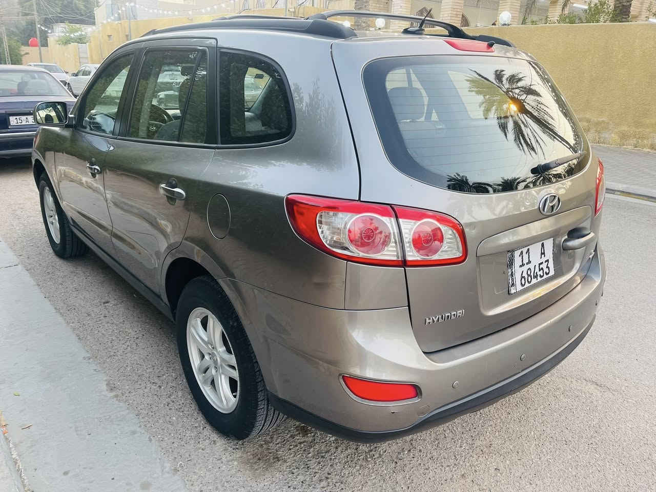 من رخصة الادمن المحترم 
هيونداي سنتافيا 2011 كفالة عامة من الصبغ والضربة والتبديل رقم بغداد انگليزي بأسمي مواصفات فور ويل داخل صاج تحكم استيرن جهتين حساسات شاشة كامرة مكينة 2400 دوش كير مكينة تبريد صدر تخم تاير جديد 
للاستفسار ***********
ملاحضة : السيارة بحالة الشركة
