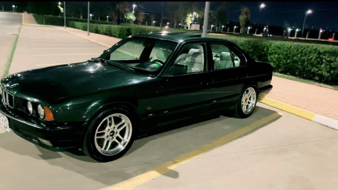 Bmw 520i
گێڕ حادی دیجیتەڵ کوشین جلد تەبرید سلاید جام کارەبا 
سەیارەکە لەسەر دەقی بیلادی مایتەوە کلێپسەکانیشی بیلادیە و لێ نەکرایتەوە گێڕ مەکینە ئەکسل کارەبای بەشەرتی ١٠٠ وەستا چرکەو ١٠٠ دۆلار بشکێنە دوکەڵ و سەرف ١٠٠ دۆلار بشکێنە 
٩ وەرەقە غڕامەی لەسەرە پاش معامەلە دەیگەڕێنمەوە بەناو کردن بەشەرت سەقفو شان بێ مەعجون بەشەرت سەیارەکە بێ مشکیلەیە سەنەوی ٢٠١٧ سحریشی ٥٥ و معامەلە 
*********** أربيل, العراق
