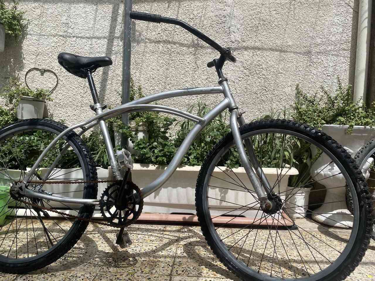 سلام عليكم للبيع بايسكل نوع huffy امريكي الصنع حجم ٢٦ بريك بالبايدر نظام BMX جاحز بدون اي نقص السعر ٥٠ الف 
للتواصل ***********
