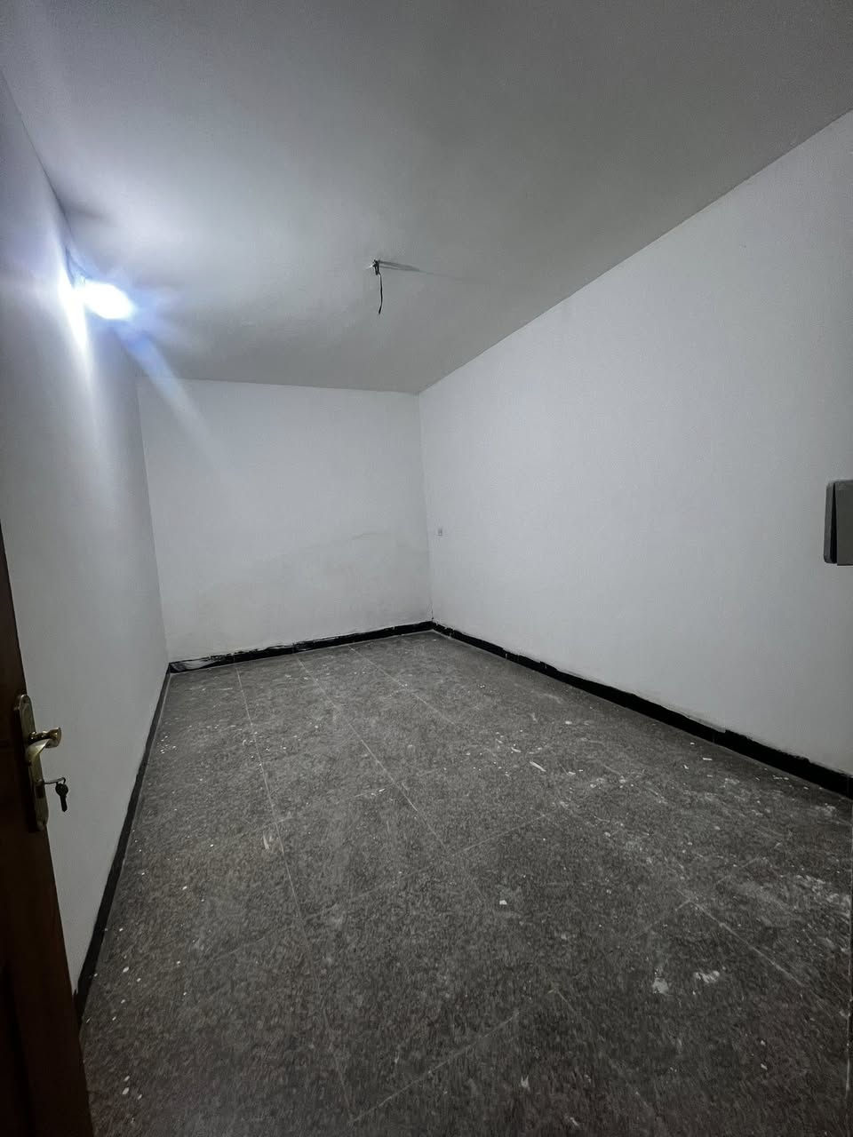 #مكتب_ابوسيف_للعقار_بيع_شراء_ايجار_تعقيب_هدم_تقييم
السلام عليكم 
يستمر مكتبنا بتوفير العروض الى زبائننا الكرام 

يعلن مكتبنا عن توفر مشتمل حديث مدخل واحد للإيجار 

المساحة  (٧٠) متر 
يحتوي على ؛
الطابق الاول
كراج  صغير واستقبال وحولي مطبخ ومنور وخدمات وغرفة نوم
الطابق الثاني
غرفتين نوم وخدمات 

العنوان /الشعب @@@التجار الثانية@@مقابل جامعة الامام الكاظم@@@

السعر للإيجار  (٦٠٠) ألف 

للاستفسار زيارة مكتبنا الكائن في ألشعب شارع الاسواق المركزية مقابل جامعة الامام الكاظم  
او الاتصال على الأرقام التالية؛
*********** 
***********
او التواصل على البرامج التالية؛
ماسنجر واتساب
