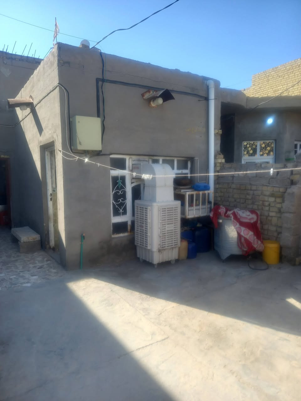 بيت للبيع ملك طابو صرف حي الحسين منطقة ابو حيه طابق واحد بناء طابوك السكف صب كامل من الداخل كاشي سيراميك تبياض
***********
***********
