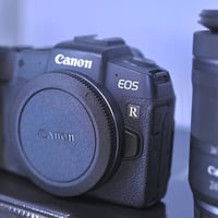 Canon EOS RP for Sale! ⚡ كاميرا فول فريم، خفيفة، ونظيفة جداً. ✅ بطاريا...