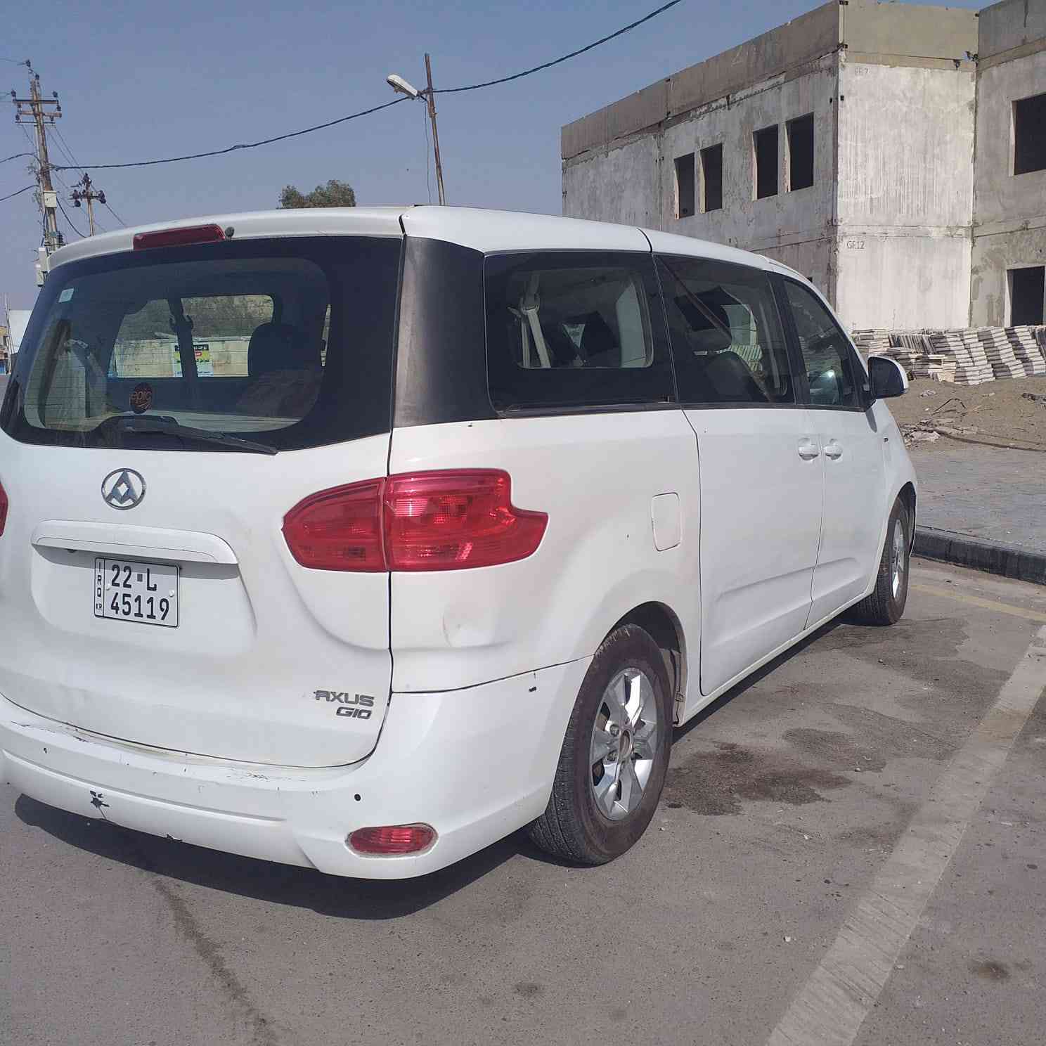 السلام عليكم ورحمة الله 
سياره للبيع 
لليدور سياره عائليه أو مال شغل
( ماكسيس )صيني خصوصي
المحرك  2000 بانزين
الموديل  2016
تدفئه/ تبريد  ثلج  
عدد الركاب ( 9  راكب)
سنويه بأسمي لغاية سنة  2030
هزه  نهاية الشهر العاشر  رقم اربيل
مكان السياره في الكوت 
      (السعر  120 )
للاستفسار   ***********
