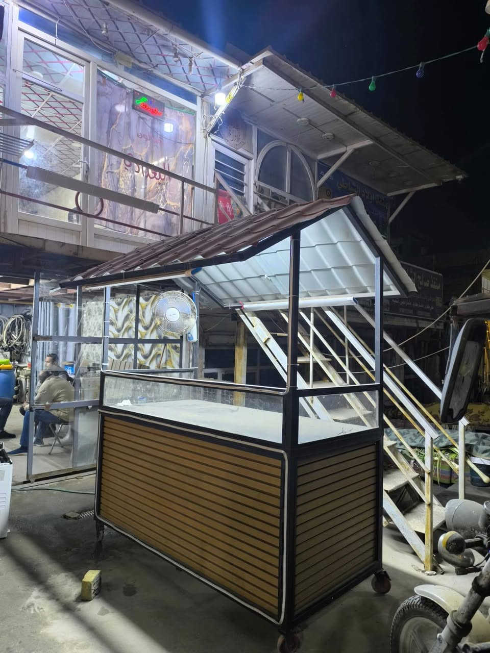 بسطية للبيع
جديدة حديد درجة أولى وديكور خشب درجة أولى 
كاملة مع شواية جديدة وقنينة  وغراض بركر كاملة وإنارة كاملة مع نشرة كلوبات كاملة من كلشي تشيلها وتفتح ع باب الله 
سعرها مليون وربع وبيها مجال قليل 
تأخذها وتدعيلي أن شاء الله 
*********** واتس
