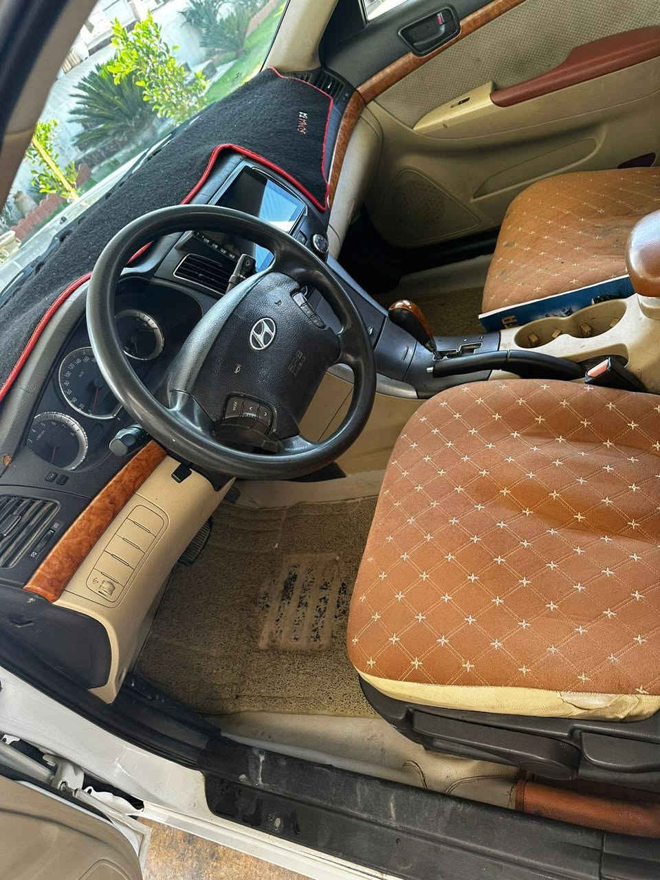 السلام عليكم
سوناتا ٢٠١١ خليجي بغداد
فتحة سقف.. اشاير مري.. محرك ٢٠٠٠ مكفول
تحكمات ستيرن...باب خلفي صبغ فقط 
مكان السياره صلاح الدين بلد.. السعر ١٢٨
***********
