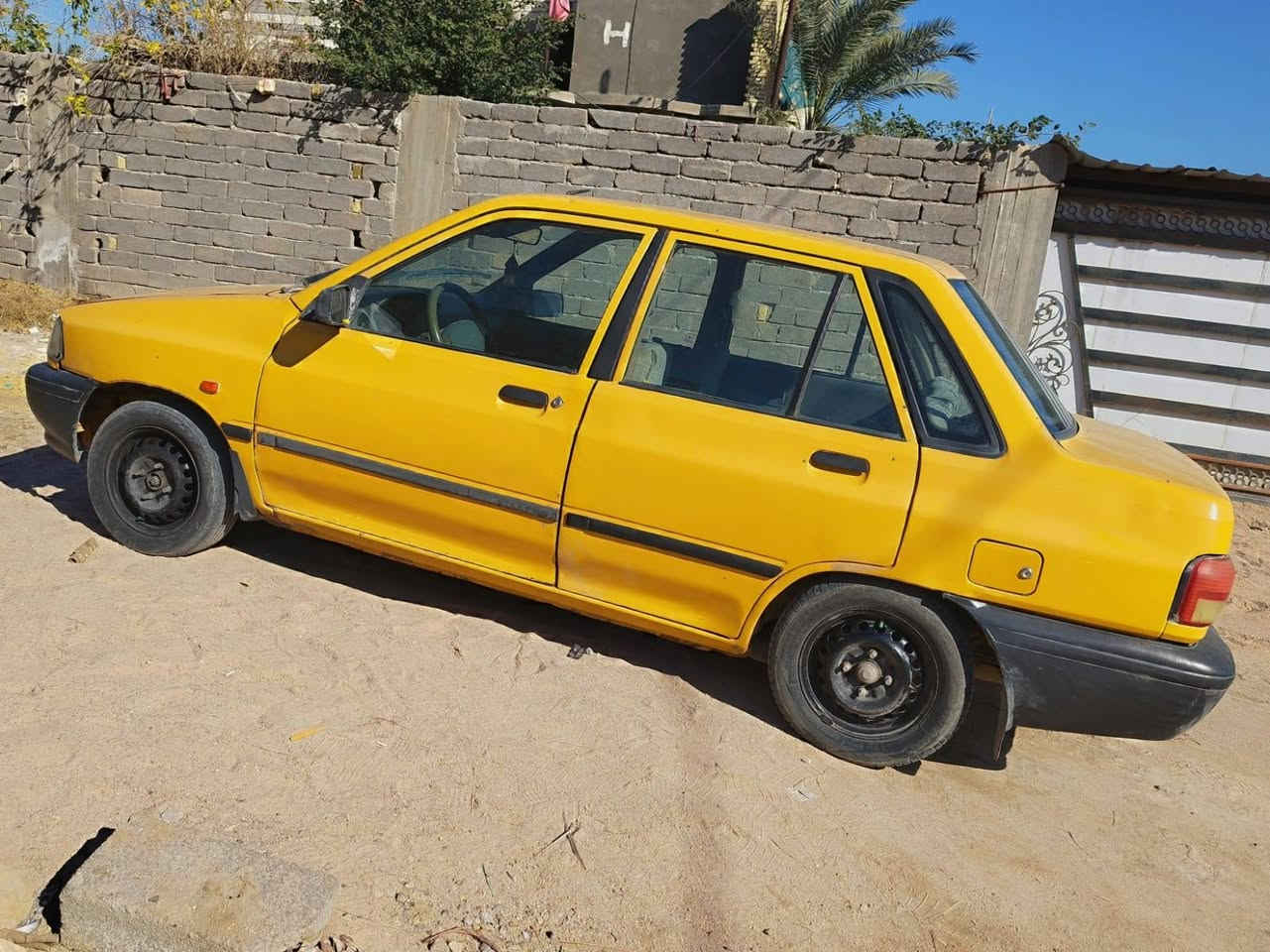 السلام عليكم سايبه موديل 2012
مكينه وگير خير من الله
حداده جديده
تخم تاير جديد
كهربائيات كلها كامله
رقم ميسان ليمته مايعجبك تحول صاحبها يمي 
مختصر الكلام سياره كلش حلوه وجاهزه من كلشي
السعر ٢١ وبيها مجال
عنوانها بصره قضاء المدينه
السياره كلش نضيفه وعله ايدي كلش مهتم بيها
للاستفسار ***********
