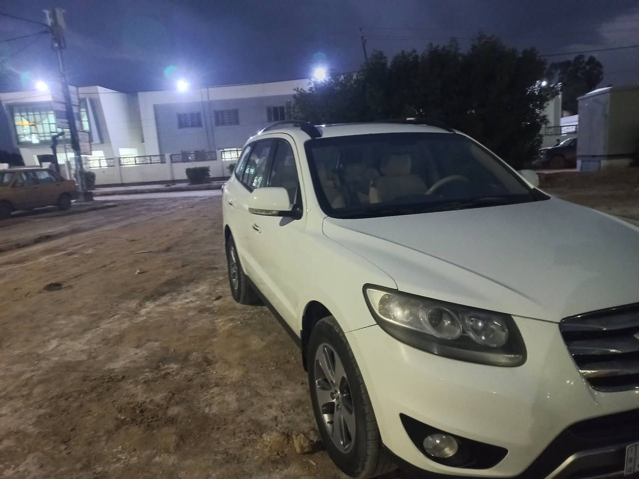 سنتافي ١٢ فول للأخير ستة سلندر كشن كهربائي فتحه تبريد تدفئة تحكم جهتين بيه باب السايق مبدل نفسه والباقي كفاله 
ماشية ١٦٢ 
رقم بغداد سنويه ٢٩ 
السعر ١٦٠ وبيه مجال 
رقم موبايل ***********
