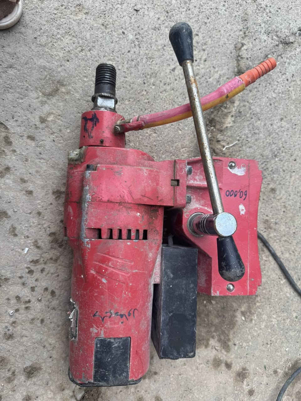 السلام عليكم عندي هاي من يحفر الحايط مكان مزراب شرط شغال سعره ٢٣٠ وبي مجال


**إذا كنت صاحب هذا الإعلان وتريد حذفه لأي سبب، رجاءا أرسل رسالة إلى الدعم الفني**