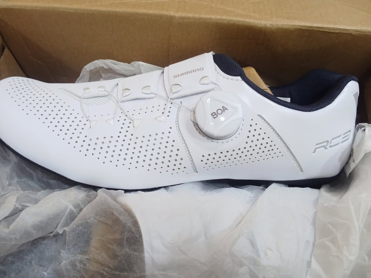 السلام عليكم 
متوفر حذاء شيمانو 
قياس 40 جديد غير مستخدم


**إذا كنت صاحب هذا الإعلان وتريد حذفه لأي سبب، رجاءا أرسل رسالة إلى الدعم الفني**