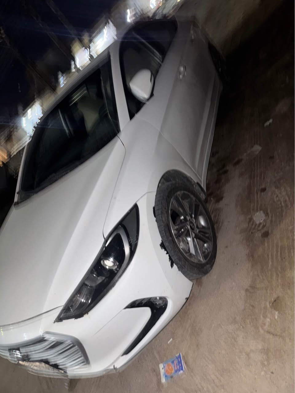 السلام عليكم 
النترا 2017 خليجي رقم بصرة بأسمي 
السيارة مكينة كفاله وحدادية جديدة والكير بدلت الدهن وصار يأخر بالبك 
الكشر بحالة جيدة بيها بارد بسيط وباب السايق بي طخة ومسمكرة بيها تلحيظات بسيطة
السعر 127 وبيها مجال كلش بسيط 
رقمي *********** البصرة, العراق
