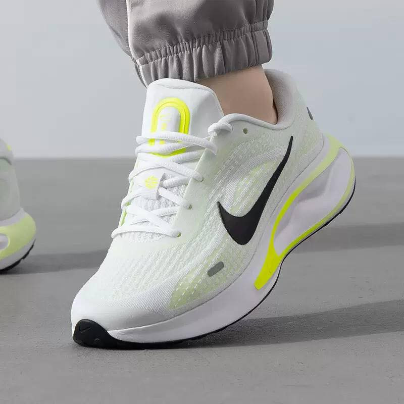 حذاء الأثرياء نايكي انفنيتي رن 4 
وفرته الكم. إذا مو اصلي يرجع 
إذا مو انضف من الجديد يرجع 

للحجز *********** ابو دشير محلات عقيل لطيف
