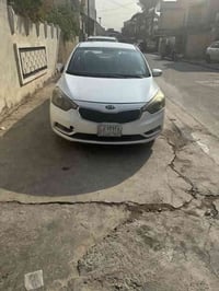 سيراتو 2016 خليجي بيها صبغ بالجاملغ الخلفي وبيها طخه خفيفه بالباب الور...