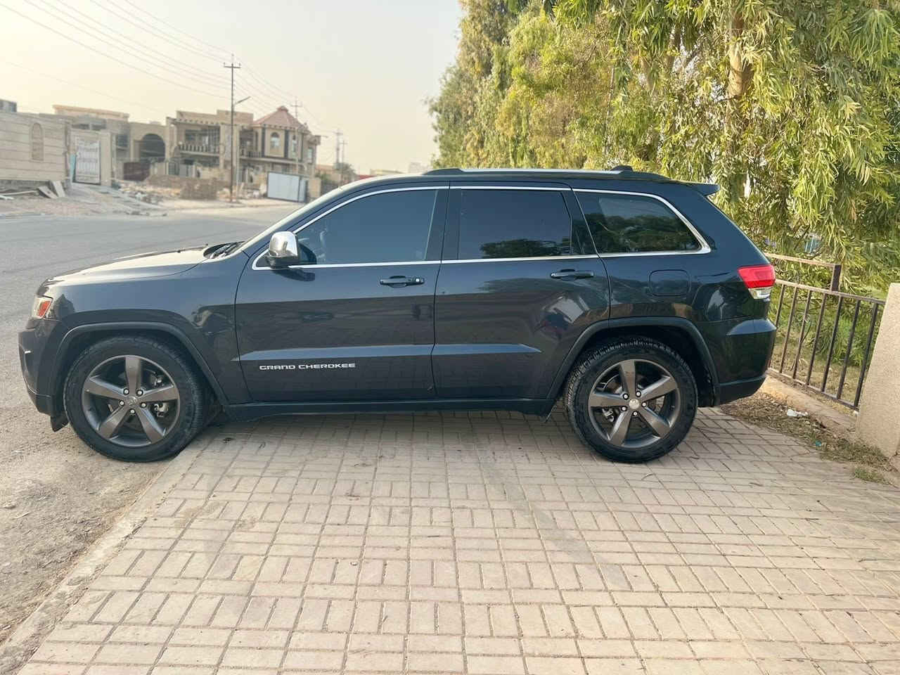 سلام عليكم 
للبيع سياره جيب لاريدو 
موديل 2014 
هزه سنويه جديده شرط تحول بسمي السياره 
مواصفات فول الفول ما عده فتحه 
كير محرك مكفول كفاله عامه 
ماشيه 57 مايل السياره مال جناي ستخدام شخصي ما متعوبه السياره 
ضرر فقط كرت بل دوسه صبغ 
صدر تخم تاير صدر كفاله 
السعر المطلوب 190 وبي مجال 
عنواني تكريت حي الزهور اي ستفسار الاتصال عل رقم
***********
