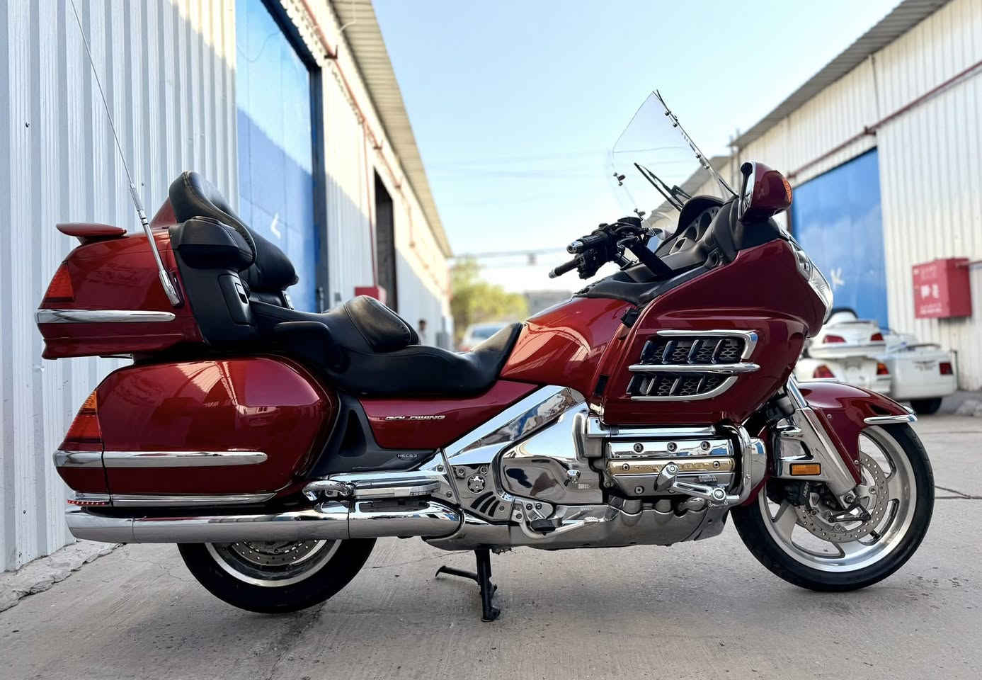 السلام عليكم
للبيع Goldwing كولدن 2001 لون متغير ماروني على مشمشي دخول جديد مال رمبه الدراجة مكفوله من الشخط جديده جداً 
محرك 1800 CC
المكان بغداد شارع الضلال 
اي استفسار الاتصال 
***********
