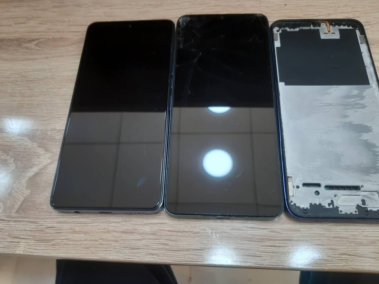 أجهزه ما أعرف شبيهن 
سعره القطعه 20 الف توصيل موجود ٥
***********
