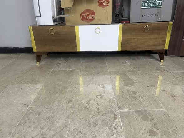 للبيع ميز بلازما مع رفوف 2 ونركيله استخدام مرتين وسنادين صناعي***********
