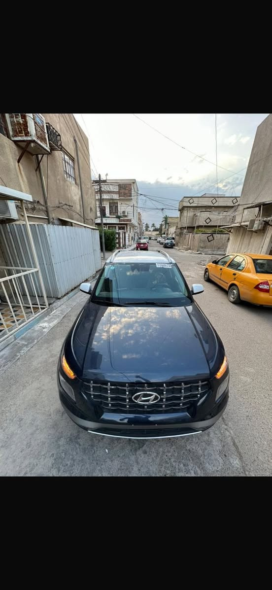 السلام عليكم هونداي فينو موديل 2021
مرقم يغداد
ماشية 40 الف 
حادثها فقط جاملغ ايسر قطعه واحدة 
المواصفات..
السيارة تو كلر لونين 
بصمة 
تشغيل عن بعد
بصمة صندوق
ويل كب
محرك 1600
رادار امامي
رادار جانبي
تدفئه كشنات
شاشة كبيره 
داخل كشنات لونين مخمل و جلد 
كاميرا دوارة
تحديد مسار
كروس سرعه
ثلاث أنظمة قياده

السعر 12500 وبيها مجال للبيع او المراوس حسب القناعة 
***********
