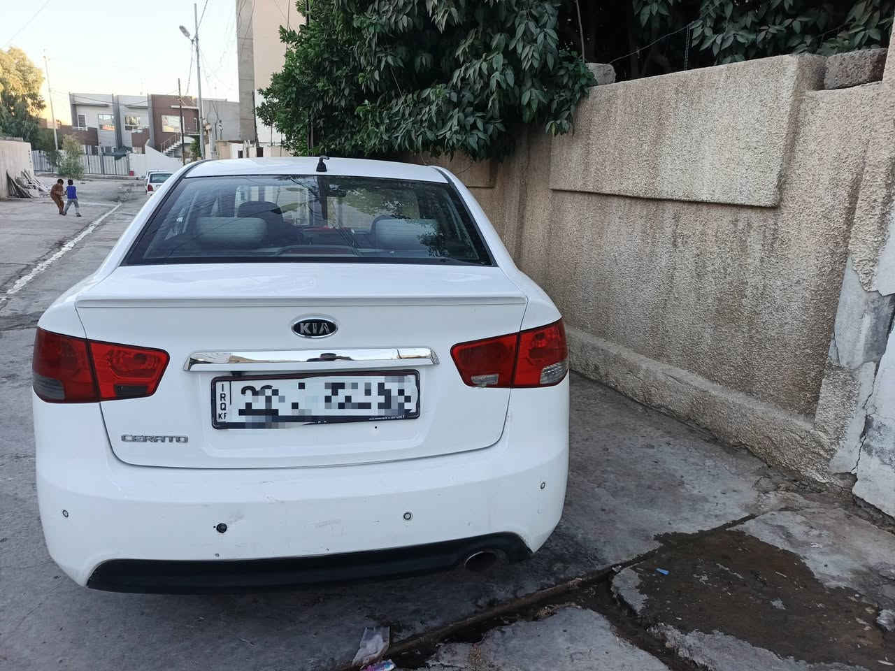 السلام عليكم مكلف بلنشر لتواصل ***********
سيراتو 2013 بيع فقط 
مكينة دوش كير شرط 
ضررها تعديل ع البارد وتعديل ع الحار بداير بابواب الخلف
بدون دواخل
