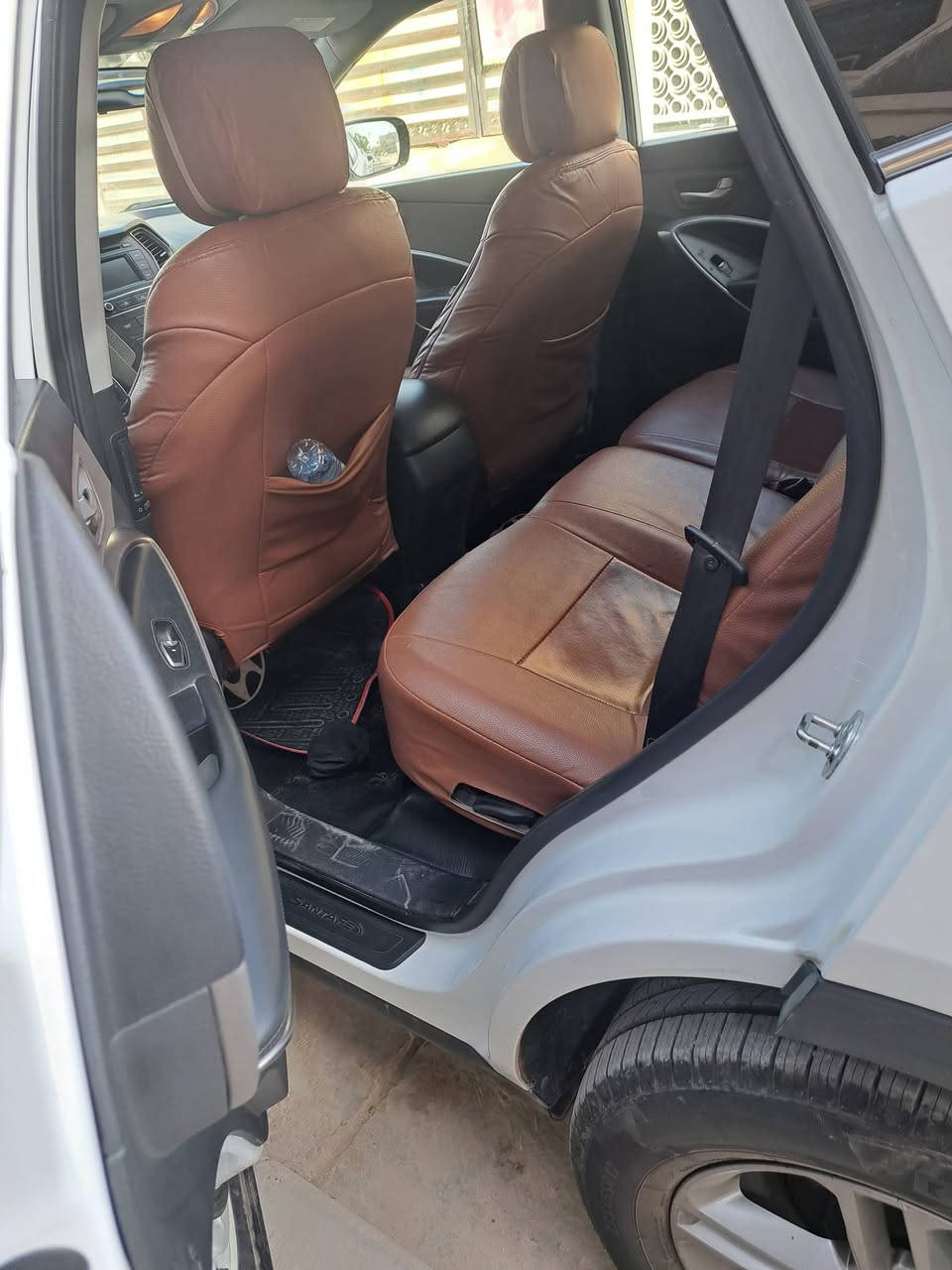 سياره سنتافيا موديل ٢٠١٨ مكفوله بيها تبديل بنيد ودعاميه وراديتر حادثها موضح بالصور تبريد وتدفئه خير من الله سياره متعبانه دوام فقط اروح وارجع بيها ونوبات نروح زياره بيها محرك gdiاربعه سلندر وارد امريكي سعرها ١٧٠ ورقه بيها مجال بسيط التواصل مع الرقم *********** تحياتي والي ياخذها بالخير عليه من قلب صافي والله يرزقه بيها ويكفيه شرها
