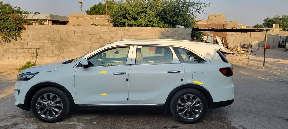 سورنتو موديل 2020 فول مواصفات بنوراما  ماشيه 107محرك 6 سلندر سبعه راكب بيها بارد مثل ما موضح بصورة بلون لاصفر سيارة بسمي رقم بغداد سعر 280 وبيها مجال 
العنوان / البصرة 
رقم هاتف/ ***********
