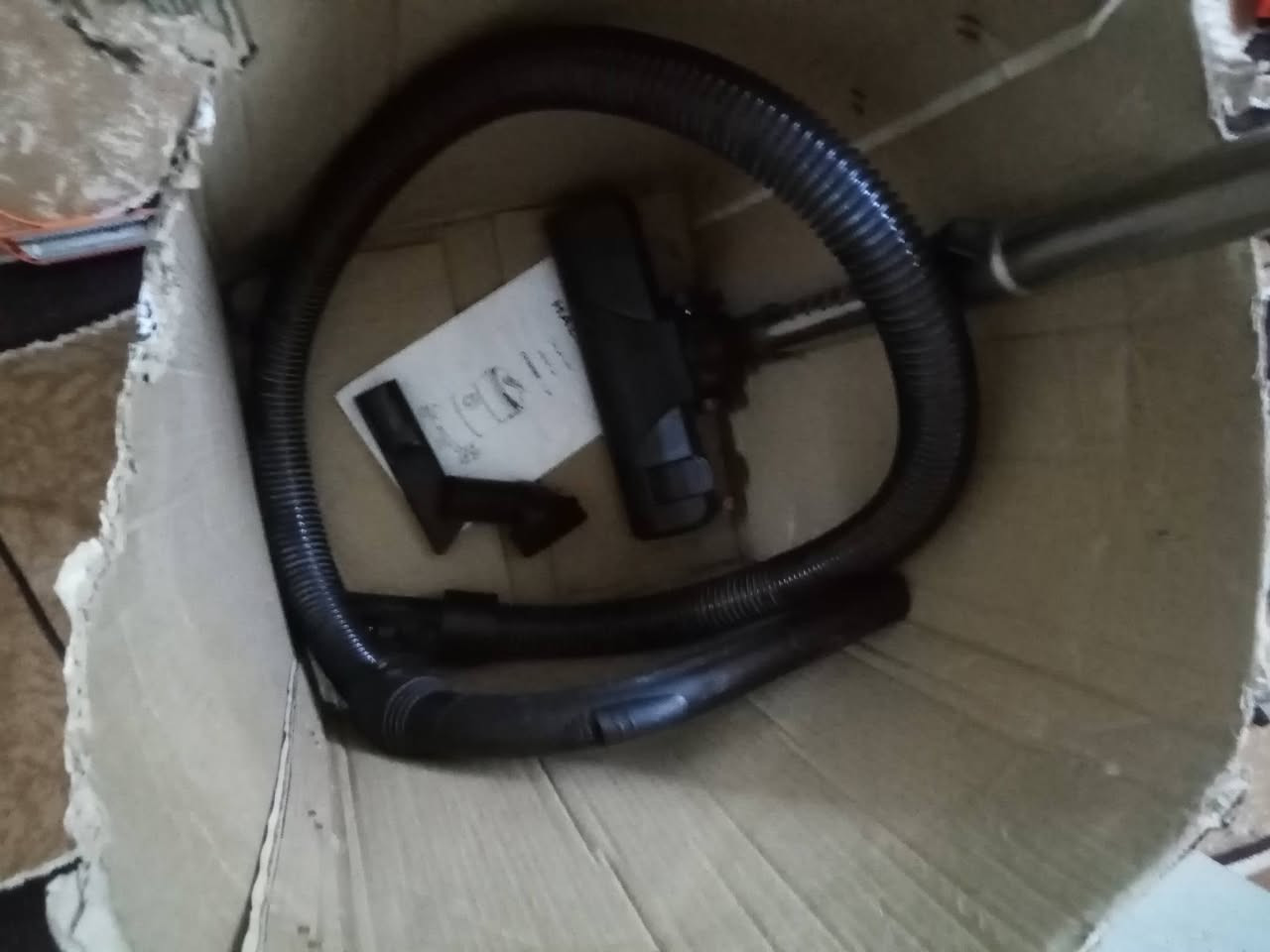 مكنسة كهربائية بالكارتون شغالة شرط السحب ماله حيل قوي شراي اتصل على الأرقام *********** /***********
عنواني أيسر سايدين حي النور قرب مجسر المعارض
