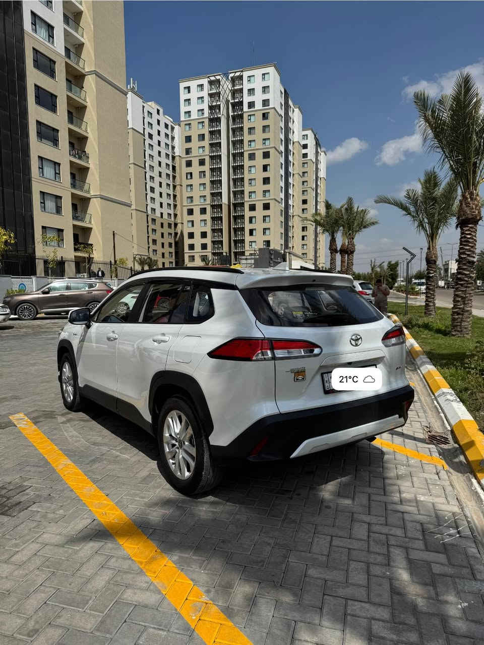 السلام عليكم تيوتا كروز موديل 2025 ماشيه 10 الف مكفولة من الصبغ والبارد من الدعامية للدعامية فتحة بصمة كامرة خلفية رادار امامي مكينه 2000 مو 1800 عليها اضافات $800 حمالات كماليات ارضيات دوشمة كاملة منظومة زنون كاملة + بلوجكترات زنون مكانها بغداد حي الجهاد 
باسمي تحويل ثاني يوم 
 ***********
