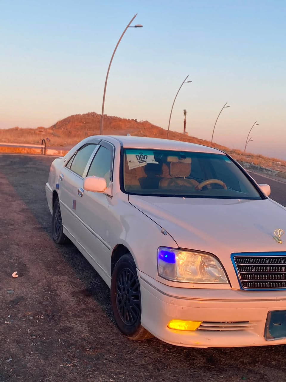 السلام عليكم
ملكه اداوت كصتين 
محرك D4 شرط 
كير شرط 
تبريد ثلج 
تدفئه
صدر جديد 
منضومه زينون 
السياره جديده كشر نضيف 
ما بيها نقص 
ومراوس  افانتي  فقط 
واتساب  ***********
