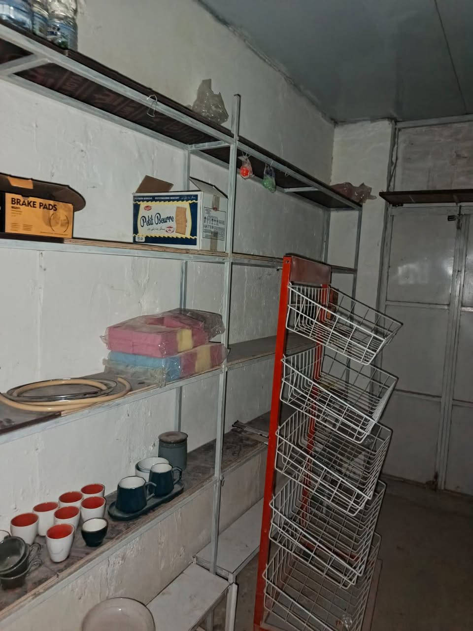 عارضه براد عدد ٢ الوحدة ٤٠٠
مجمدة ٤٠٠ 
سلات جبوسة عدد ال٣ الوحده ٥٠ 
معلومه الغراض جدد بعدهن مستخدمه شي قليل 

***********
