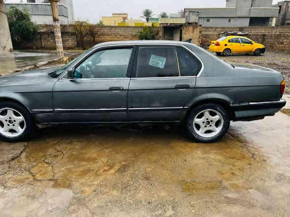 بي ام دبليو حجم 735  فول أوتوماتيك قفل مركزي سنتر لك شاشه مسجل رقم نينوى فحص  شرط التحويل  محرك كير  شرط صدر جديد  كهربائيات شغاله تايرات نظيفه داخل جديد السعر 30 وبيها مجال قليل ومراوس يرهم مكان السيارة الشرقاط// *********** // ***********
