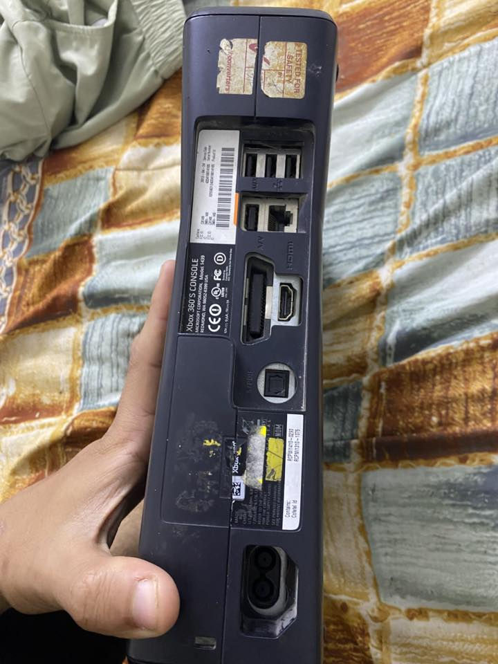 اكس بوكس 360 
جهاز حلو ونضيف بي 34 لعبه 
ملحقاته هارد ويدتين وكيبل اجدي ام اي ومحوله 
غلافه الخارجي شويه تعبان 
قيم واخذ 
مكاني بغداد المشتل


**إذا كنت صاحب هذا الإعلان وتريد حذفه لأي سبب، رجاءا أرسل رسالة إلى الدعم الفني**