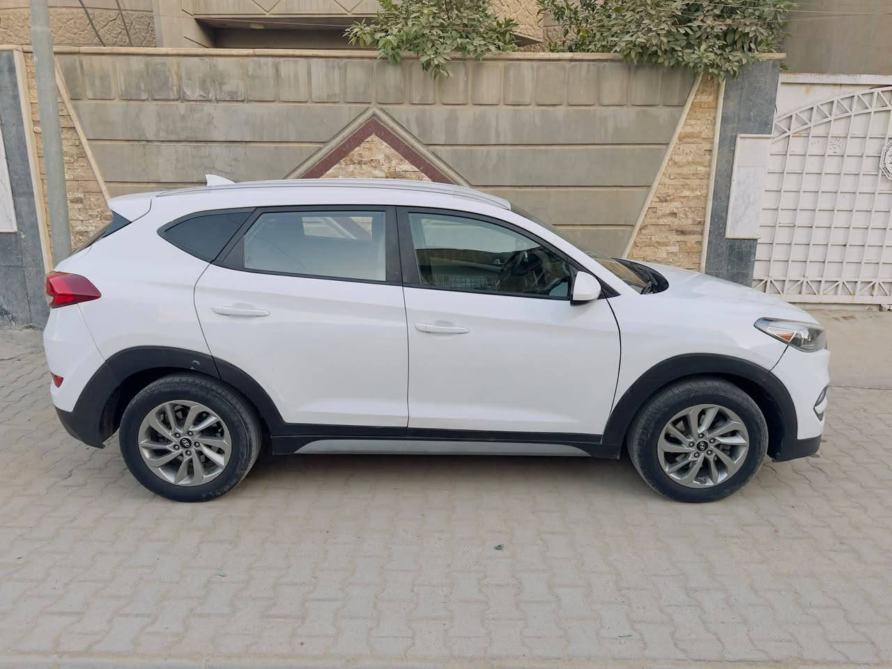توسان للبيع 
وارد امريكي 
2018
بيه قطعتين صبغ+بارد في الهلال 
ماشيه 36mi
فول ماعدا البنراما 
رقم نجف انكليزي الدولي 
سنويه جديده قبل ثلاث ايام سويته 
السعر 147وبيه مجال 
رقم ***********
مكاني كربلاء
