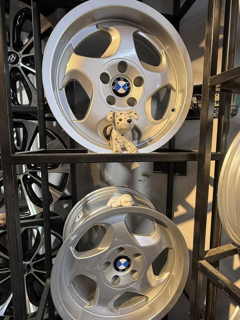 اللهم صلِّ على محمد وآل محمد

متوفر ويلات بي إم أصلية وتجارية
بمختلف الأحجام من 15 إلى 18.

الأنواع المتوفرة:
 شعاع
 خلية m5 وشنايزر 
 البينا نجمةشمس
 كرن غزال كاسحة
 خلية أمريكي
 ويل عادي أسود كبات M صقر

📍 الموقع: بغداد – حي العامل – شارع 7 نيسان
📞 واتساب: ***********
