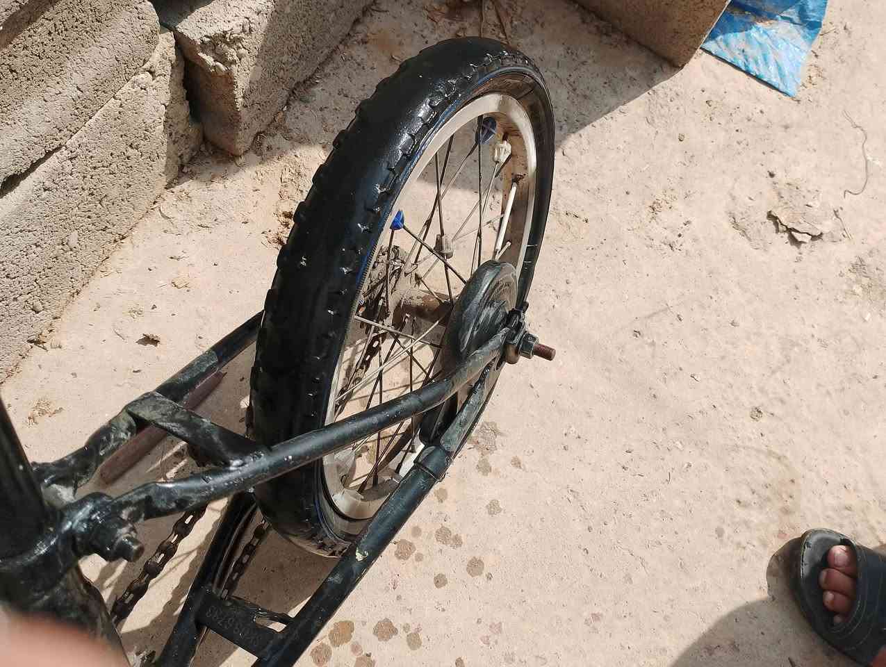 السلام عليكم
بيسكل للبيع 
السعر25وبي مجال قليل
(ملاحضه) 
البيسكل يحتجلو تايرةا 
(خلفيه/وراه) 
البيسكل  كامل يردلو بس تايرة
الشراي يجي خاص 🌹♥


**إذا كنت صاحب هذا الإعلان وتريد حذفه لأي سبب، رجاءا أرسل رسالة إلى الدعم الفني**