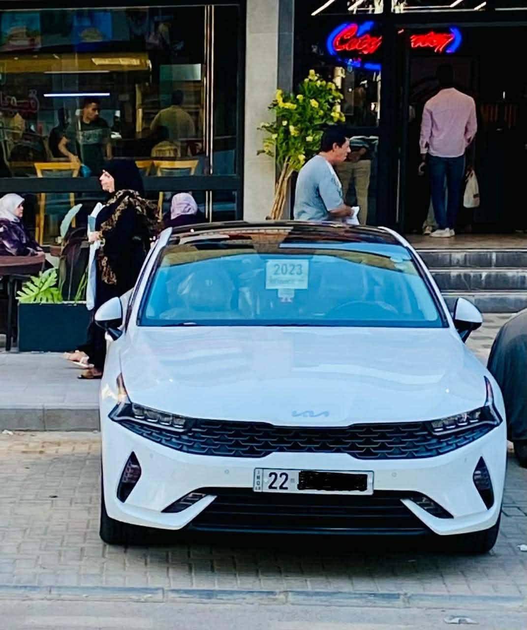 السلام عليكم
للبيع فقط بدون مراوس 
كيا k5 خليجي ضمان شركه NIM 
السيارة بعدها بضمان الشركه 
موديل 2023 
مواصفات 
1.حساسات امامي خلفي
2.كامره دواره 
3.كشانه جلد 
4.كشن سائق كهربائي 
5.لد خلفي مسطره
6.كشاف ضباب 
7.تدفئة كشانه 
8.مانع انزلاق
9.مري شفط
10.اشاير بل مري 
11.تحكم ستيرن جهتين
13.مثبت سرعه
14.شاشه اعطال
15.اوتو هولد 
16.سايد بريك كهربائي 
17.شاشه كار بلي
18.بصمه
19.بانوراما 
20 اريل انفكيشن
21..5ويل كب 
22.كشافات اماميه
23.حساس ضغط الإطارات 
24.اشاره تريحيب 
25.صندوق بصمه 
محرك 2.0 cc دوش
كير at المرغوبات 
رقم اربيل تحويل مباشر 
هزه جديده 
كير محرك كفاله 
كشر مكفول من صبغ والتبديل 
بيها بارد جوه قبق البانزين ووشويه بل باب خلف السائق معدل bdr
السعر 210$ وبيها مجال 
مكان السياره:-الانبار-رمادي 
رقم الهاتف:-***********
