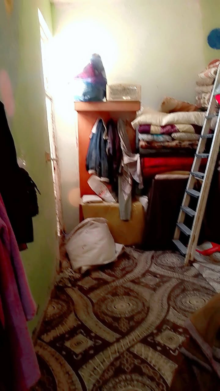 بيت للبيع مساحته 150 متر يحتوي على 3 غرف وصاله واستقبال ومطبخ وحمامين السقف عكاده 
العنوان كربلاء حي العامل حي الجواد قرب مدرسه رقيه بنت الحسين السعر20 وبيه مجال
للاستفسار  ***********
***********
