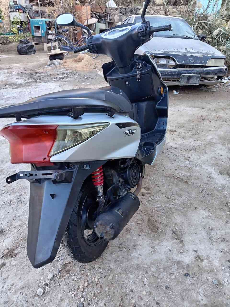 السلام عليكم دراجه هيوشه للبيع شغال صلف أو هندر او كهربائيات كله شغال
ماطور كلش حلو
موديل 2018
السعر 350 أو بي مجال قليل
مكان الرمادي
الاستفسار ***********
